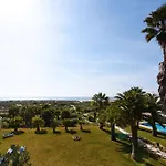 Da Lota - Beachfront Hotel