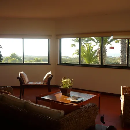 Da Lota - Beachfront Hotel