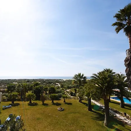 Da Lota - Beachfront Hotel